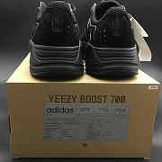 Adidas Yeezy Boost 700 B75576  - 6