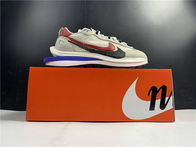 Nike Vaporwaffle sacai Sport Fuchsia Game Royal CV1363-100  - 1