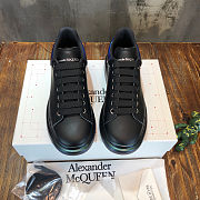 Alexander McQueen Oversized Black Pearlscent  625168WHYBA1252  - 4