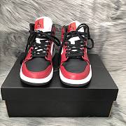 Air Jordan 1 Mid Chicago Toe 554724-069 - 4