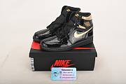 Air Jordan 1 Retro High Black Metallic Gold (2020)  555088-032 - 3