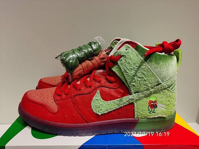  Nike SB Dunk High “Strawberry Cough”CW7093-600 - 1