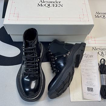 Alexander McQueen Tread Lace Up Boot Black 595469WHQSG1081