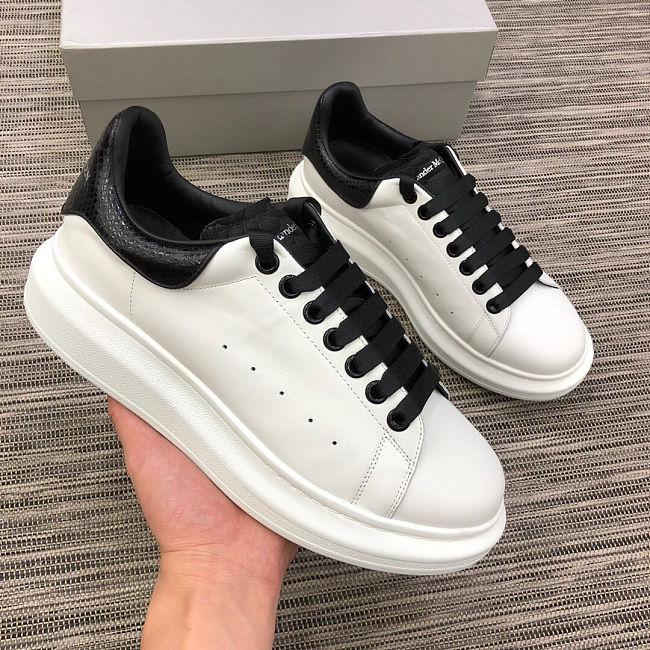 Alexander McQueen Oversized White Black - 1