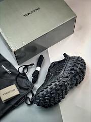 Balenciaga Defender Black 685613W2RA61000 - 4