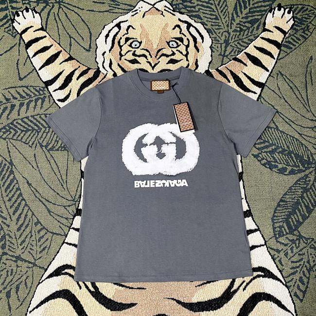 Gucci x Balenciaga Tshirt Logo White Dark Gray tipify.ru