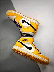 Air Jordan 1 Mid SE Lakers 852542-700 - 3