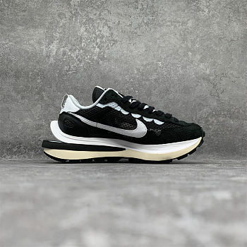 Nike Vaporwaffle sacai Black White CV1363-001