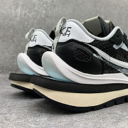 Nike Vaporwaffle sacai Black White CV1363-001 - 3