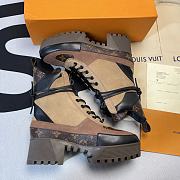 LOUIS VUITTON LAUREATE PLATFORM DESERT BOOT IN BEIGE 1A4XYE - 5