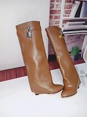 Givenchy Shark Lock boots in leather in Camel BE7021E0YP-913 - 2