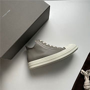 RICK OWENS FW22 STROBE LOW SNEAKS IN DUST AND MILK  - 6