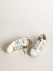 Super-Star sneakers with light blue leather star and gold glitter crocodile-print heel tab - 2