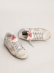 Super-Star sneakers with sky-blue laminated leather heel tab and ice-gray suede star - 3