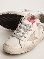 Super-Star sneakers with sky-blue laminated leather heel tab and ice-gray suede star - 2