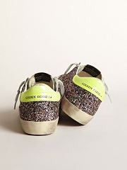 Golden Goose Super-Star sneakers in gray and pink glitter with ice-gray suede star and fluorescent yellow leather - 2