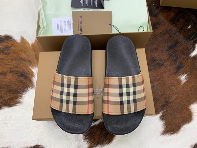 Burberry Rubber Furley Vintage Checked Slides in beige  - 1