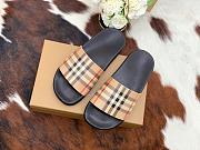 Burberry Rubber Furley Vintage Checked Slides in beige  - 5