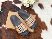 Burberry Rubber Furley Vintage Checked Slides in beige  - 6