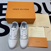 Louis Vuitton Trainer White Signature 1A8WB9 - 5