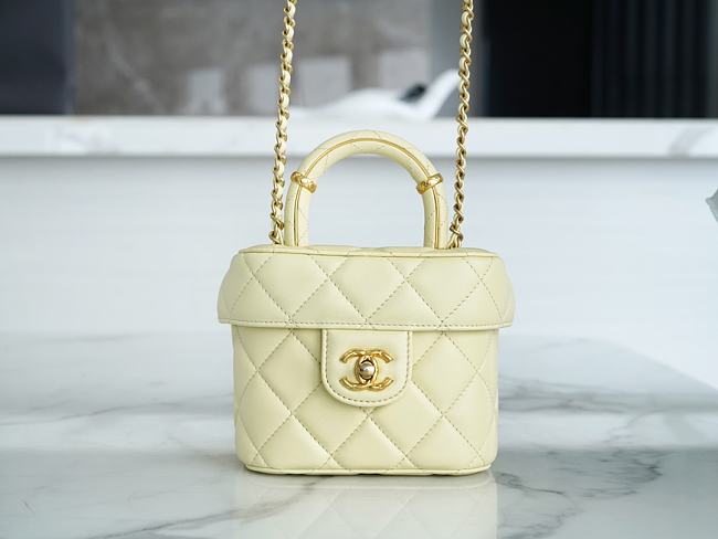 Chanel Small Vanity Case Lambskin 'Light Yellow' AS3973-B10657-NN289 - 1