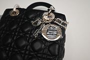 MEDIUM LADY DIOR BAG Black Grained Cannage Calfskin M0565PWRT_M900 - 3