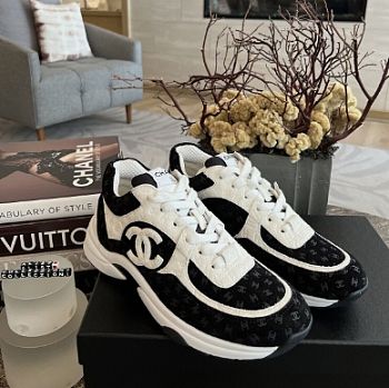 Chanel 22A CC Logo Sneakers White/Black 