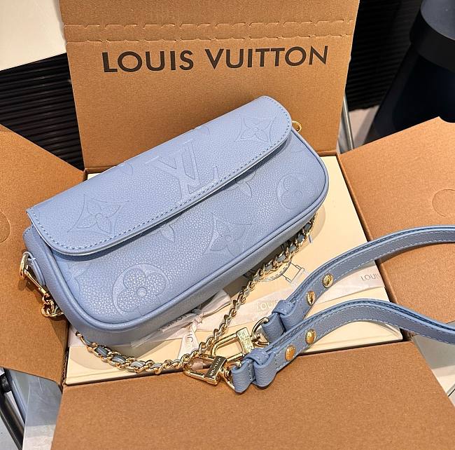 Louis Vuitton Wallet On Chain blue bag P165 22cm x 11cm - 1