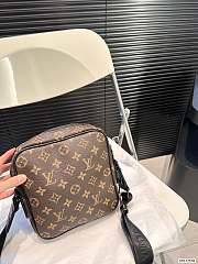 Louis Vuitton Quest Messenger Bag M46973 19cm x 20cm - 6