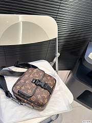 Louis Vuitton Quest Messenger Bag M46973 19cm x 20cm - 5