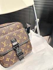 Louis Vuitton Quest Messenger Bag M46973 19cm x 20cm - 3