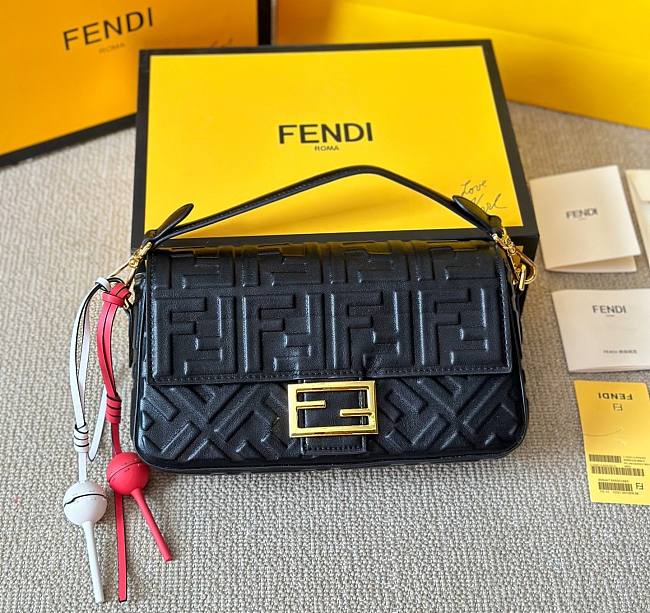 FENDI Baguette Noir handbag - 1