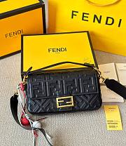 FENDI Baguette Noir handbag - 2