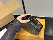 Louis Vuitton Montsouris Messenger PM M47060 20cm x 16cm - 6