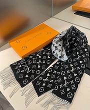 LV Essential Scarf 01 - 1