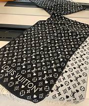 LV Essential Scarf 01 - 2