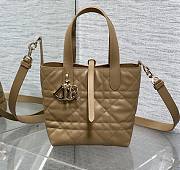 Small Dior Toujours Vertical Tote Bag Medium Tan Macrocannage Calfskin 18cm x 18cm x 12 cm - 1
