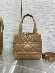 Small Dior Toujours Vertical Tote Bag Medium Tan Macrocannage Calfskin 18cm x 18cm x 12 cm - 5