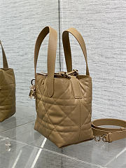 Small Dior Toujours Vertical Tote Bag Medium Tan Macrocannage Calfskin 18cm x 18cm x 12 cm - 4