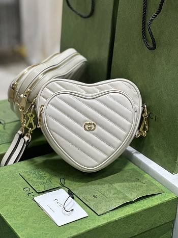 Gucci Interlocking G Mini Heart Shoulder Bag White 20x17.5x6.5cm