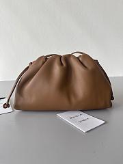Bottega Veneta The Pouch 20 Butter Calf Camel 22*13*5cm - 1