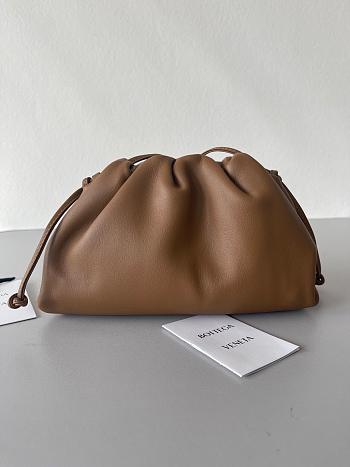 Bottega Veneta The Pouch 20 Butter Calf Camel 22*13*5cm
