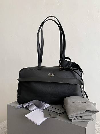Balenciaga Women's Carrie Bowling Bag in Black 35.8*18.7*16.5cm